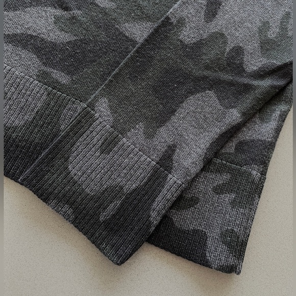 Banana Republic merino wool camouflage sweater - Picture 4 of 4